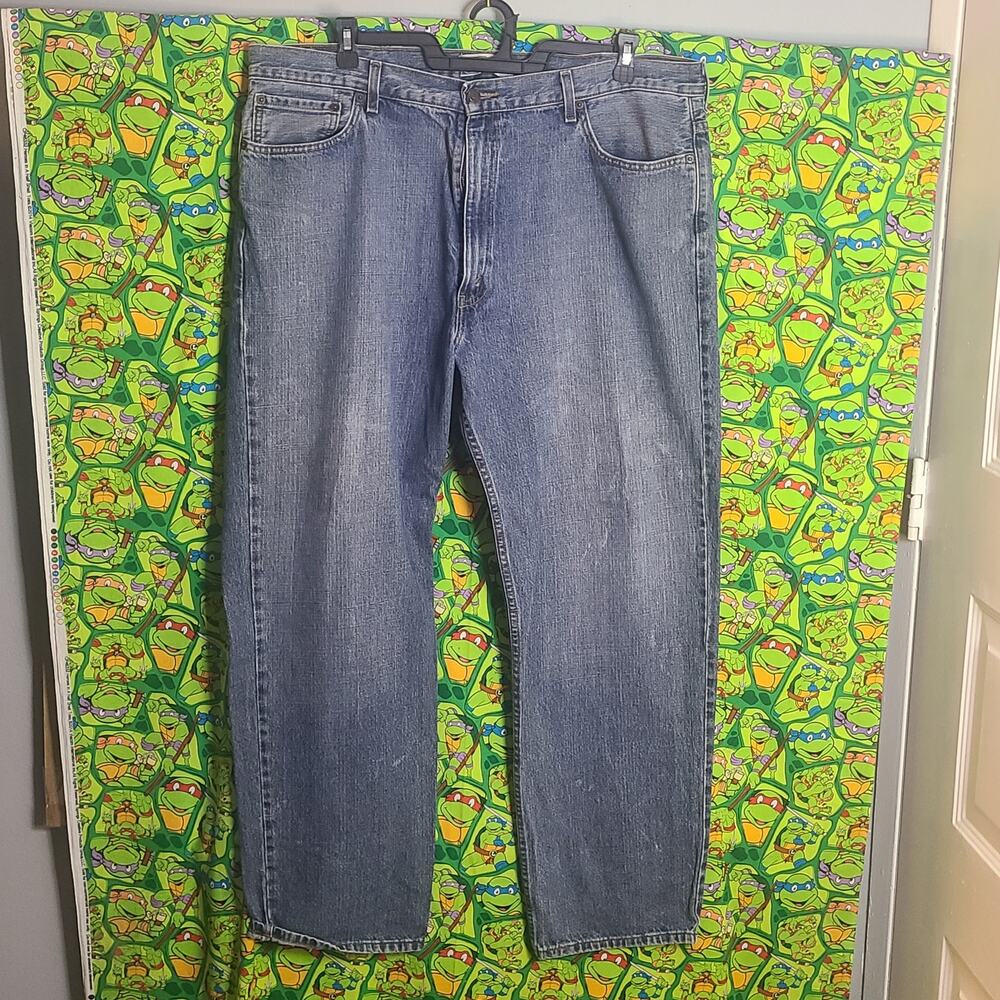 SIGNATURE Levi strauss & CO There is some white spots.I think it's bleach, 42x32